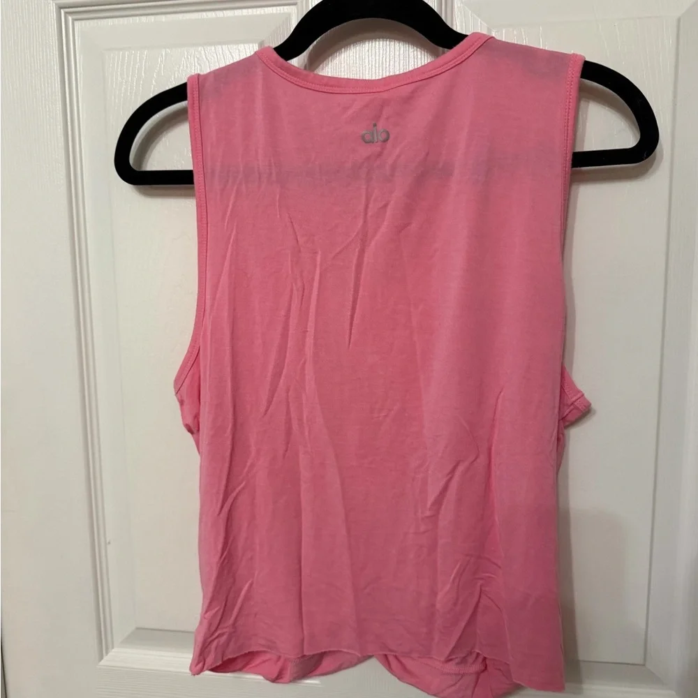 ALO Yoga Cover Tank Parisian Pink Twist front size large‎